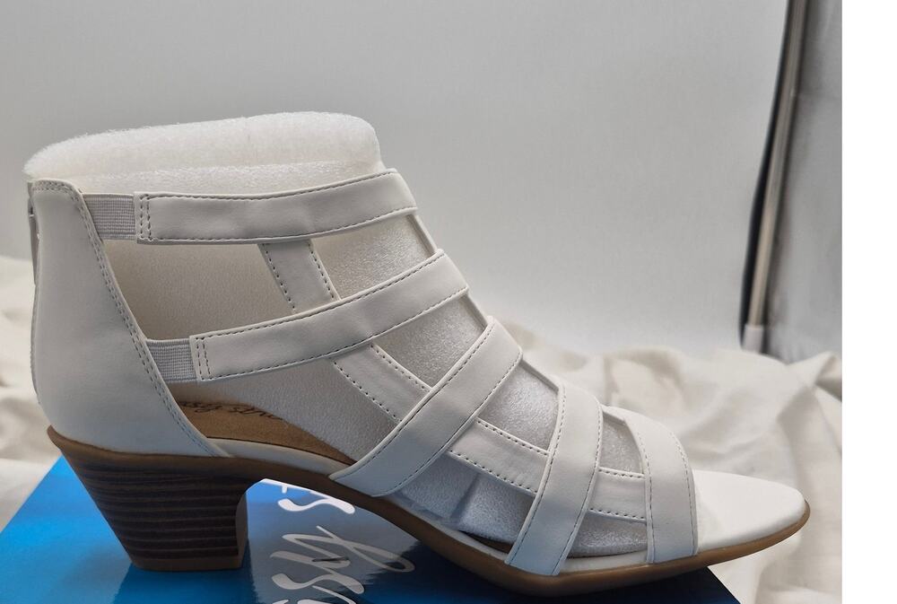 NEW Easy Street Marg Sandal white caged gladiator stacked block heel size 7.5